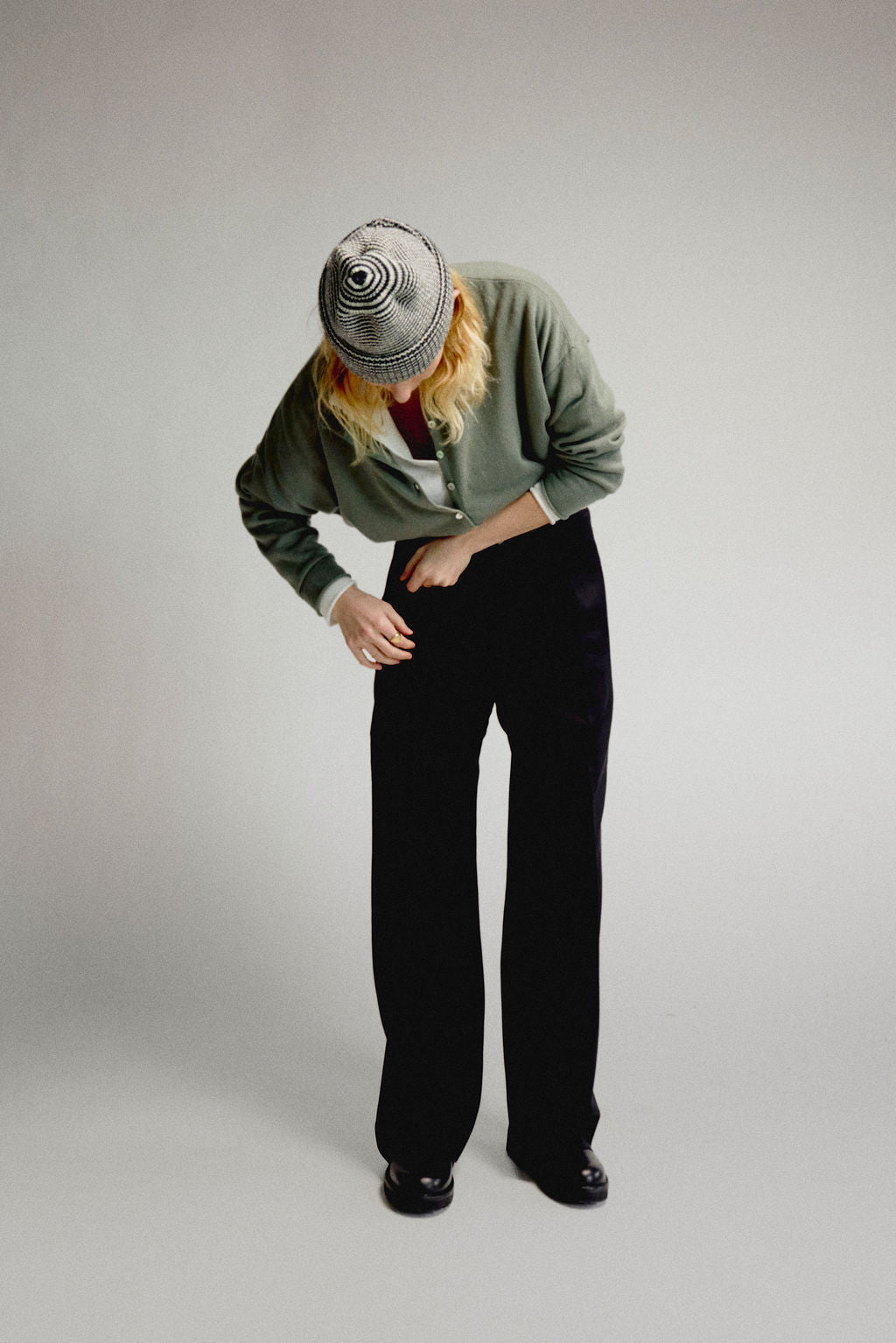 LIGHT PERI SHRUNKEN CARDIGAN IN PEBBLE – James Street Co