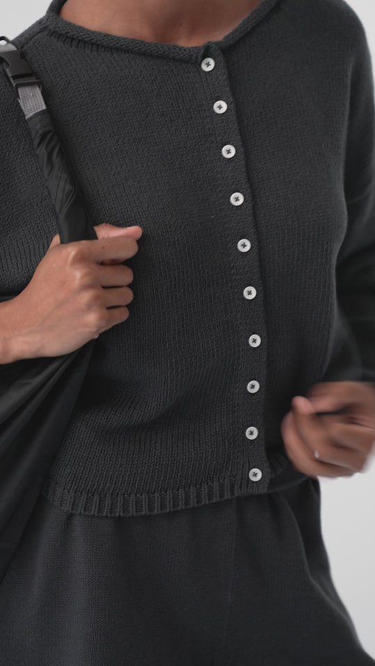 カーディガン PERVERZE Shirring Narrow Cardigan Wide Slit Cardigan/Black｜PERVERZE | パーバーズの公式オンラインストア